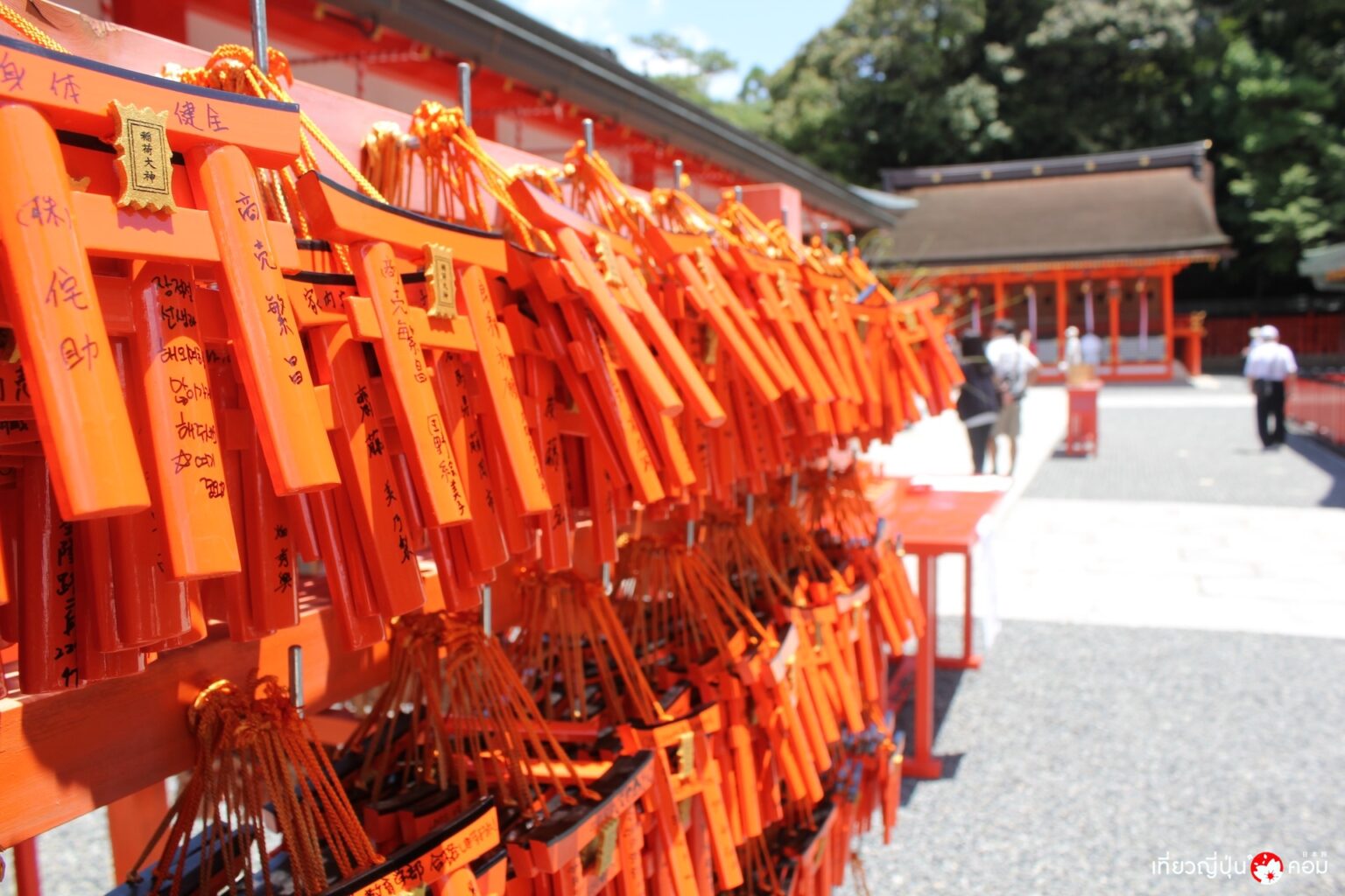 ป้ายเขียนขอพรเป็นรูปเสาโทริอิ