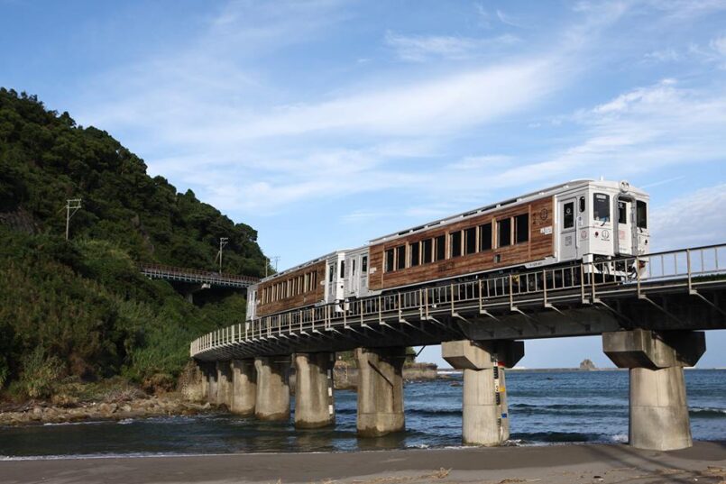 ลัดเลาะริมมหาสมุทร ชมขุนเขาที่จังหวัดมิยาซากิ เกาะคิวชู ด้วยรถไฟ Umisachi Yamasachi