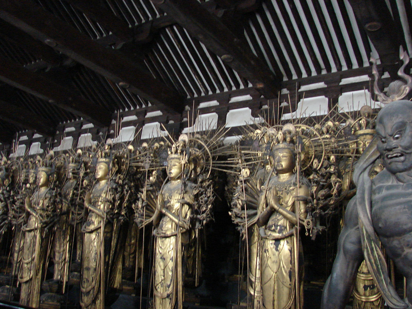 Sanjusangendo_statues_kyoto