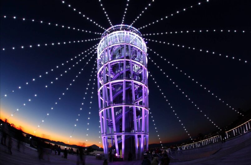 ชมแสงไฟจากอัญมณีแห่งโชนัน Enoshima SeaCandle บนเกาะเอโนะชิมะ